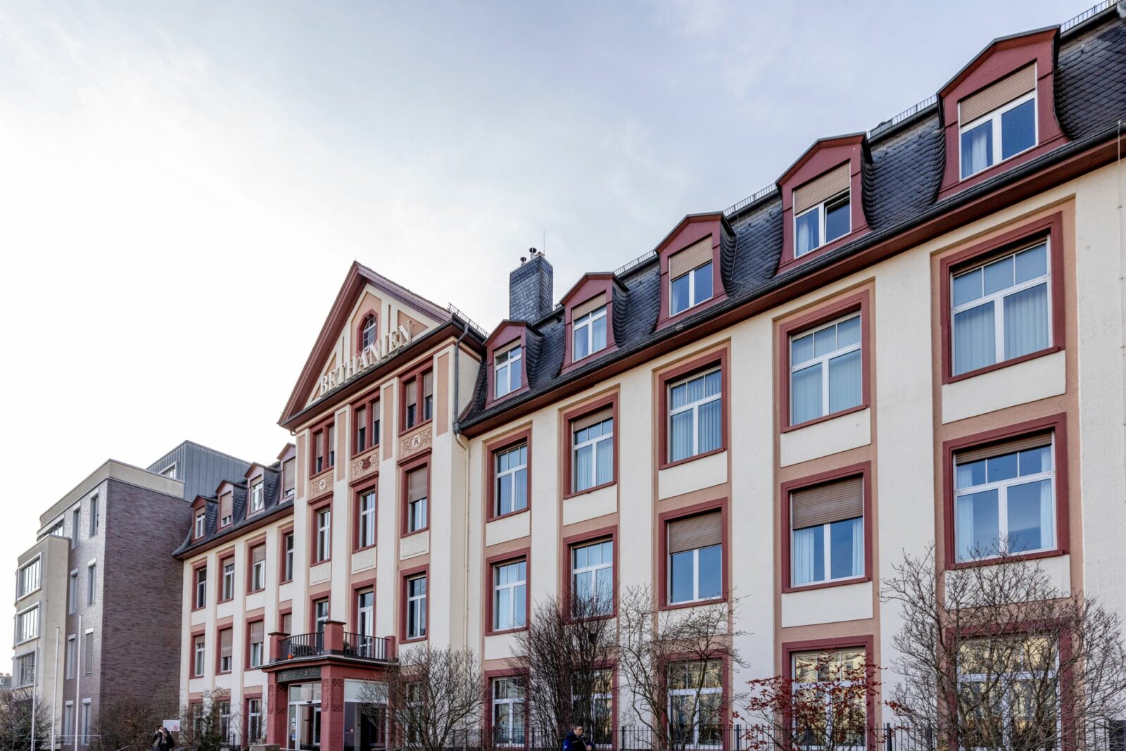Außenaufnahme des Agaplesion Bethanien Krankenhauses in Frankfurt am Main